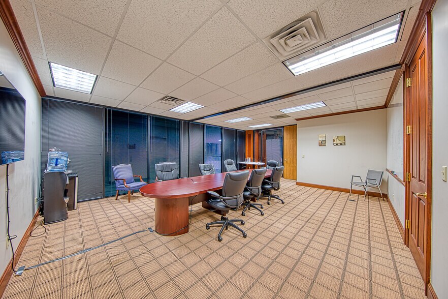 More Photos Of 1300 N Sam Houston Pky E, Houston Office Residential For Lease