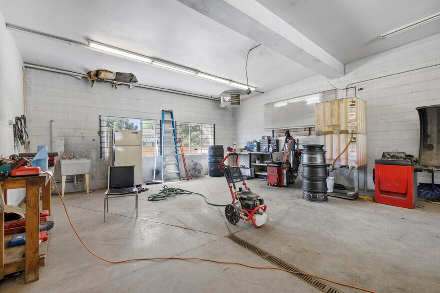 More Photos Of 106 W 4th St, Severance Warehouse For Sale