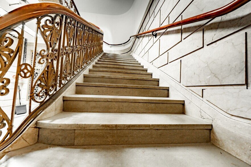 More Photos Of 366 E Broad St, Columbus Apartments For Lease