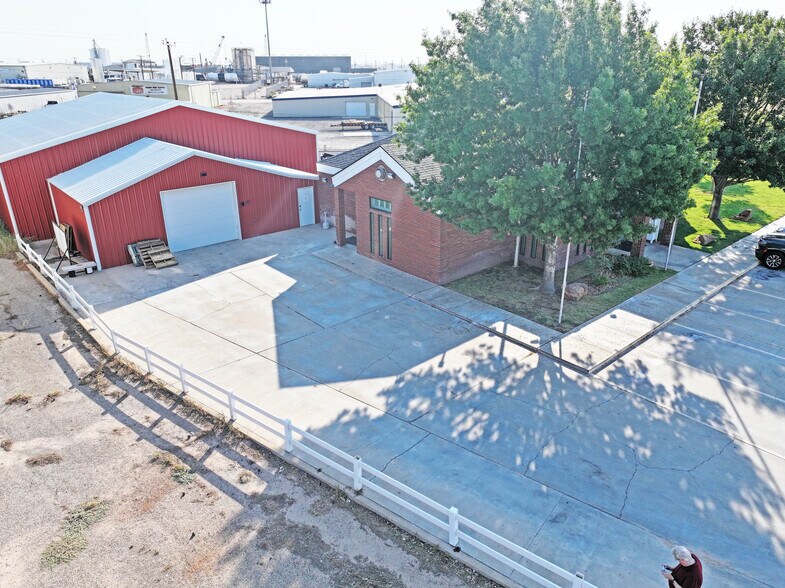 More Photos Of 327 SE Loop 338, Odessa Flex For Lease