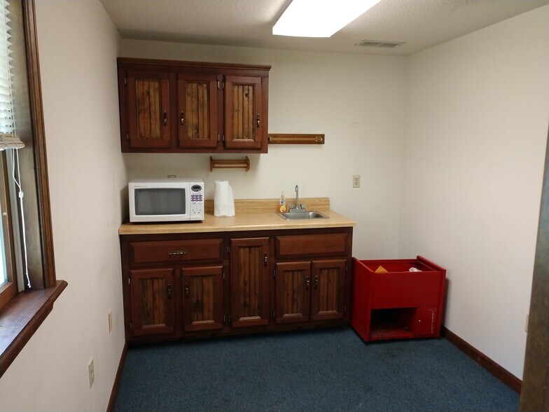 More Photos Of 34 Academy Hill Rd, Plainfield Office For Sale