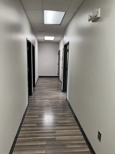 More Photos Of 16325 Northcross Dr, Huntersville Office For Lease