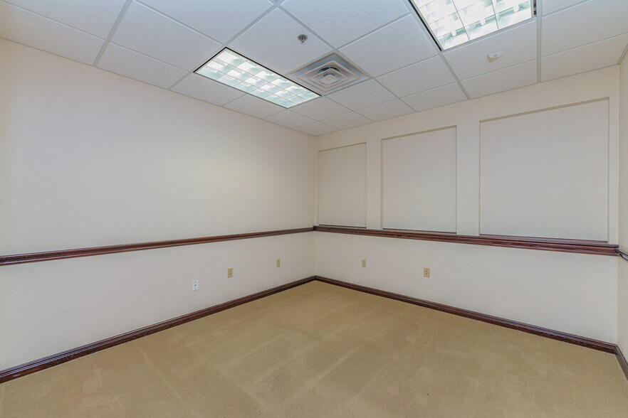 More Photos Of 10 Maxwell Dr, Clifton Park Medical For Lease