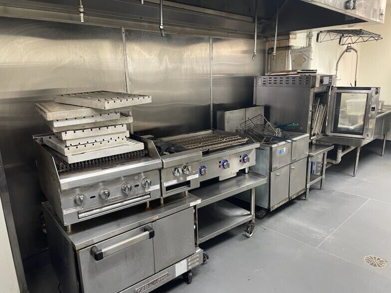 More Photos Of 200 Dauphin St, Mobile Storefront Retail Office For Lease