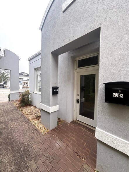 More Photos Of 1214 N Main St, Anderson Office For Lease