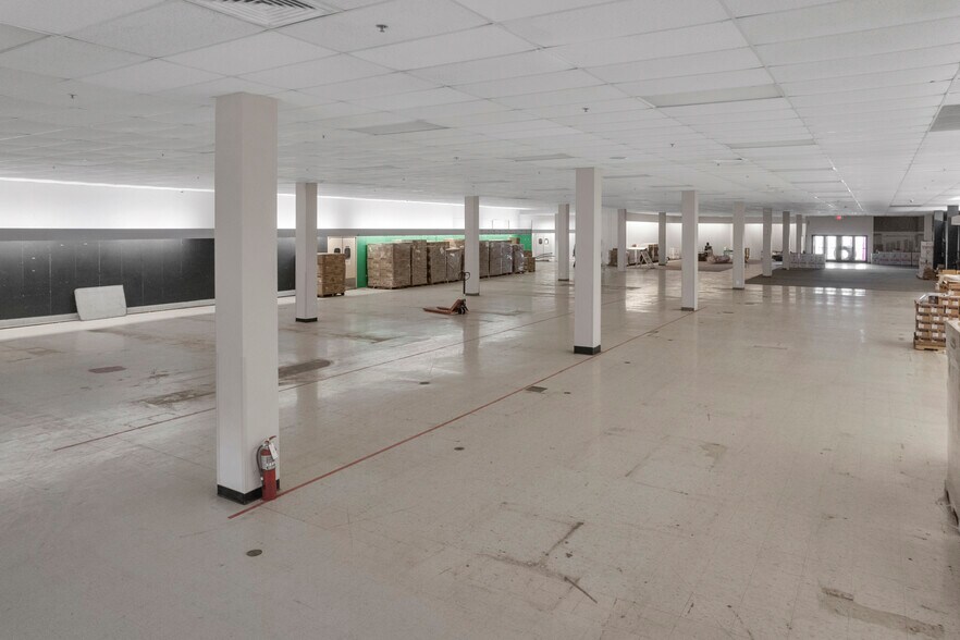 More Photos Of 1701 River Valley Cir S, Lancaster Department Store For Lease
