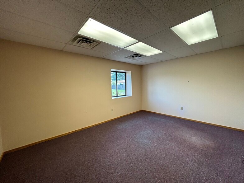 More Photos Of 1820 Post Rd, Plover Storefront Retail Office For Lease