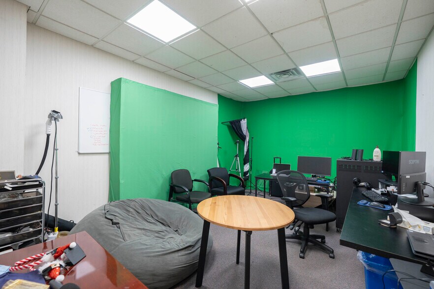 More Photos Of 910 N Amelia Ave, San Dimas Office For Lease