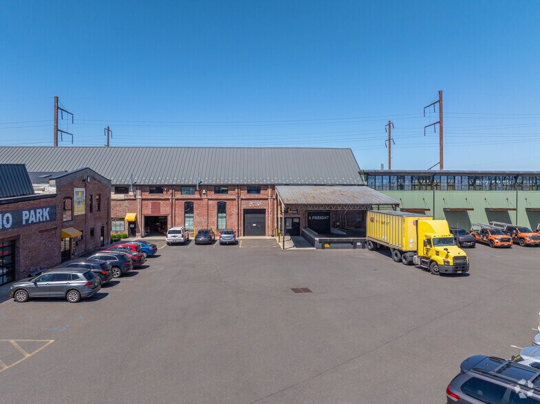 More Photos Of 1800 E State St, Hamilton Showroom For Lease