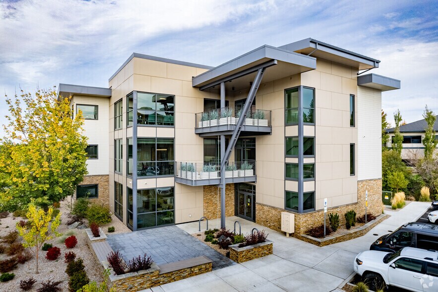 More Photos Of 400 SW Bond St, Bend Office For Lease