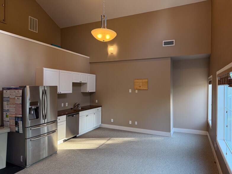 More Photos Of 9570 SW Beaverton Hillsdale Hwy, Beaverton Office For Sale