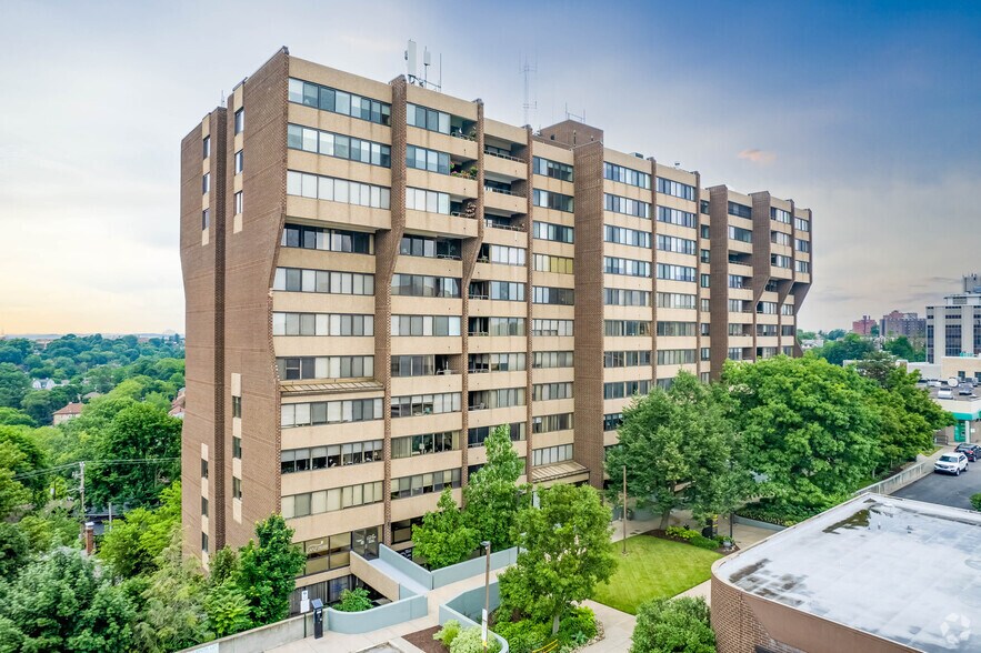 More Photos Of 750 Washington Rd, Mt Lebanon Apartments For Lease