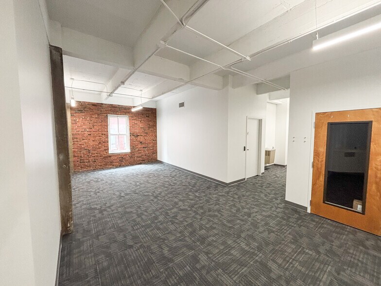 More Photos Of 130-136 E Chestnut St, Columbus Office For Lease