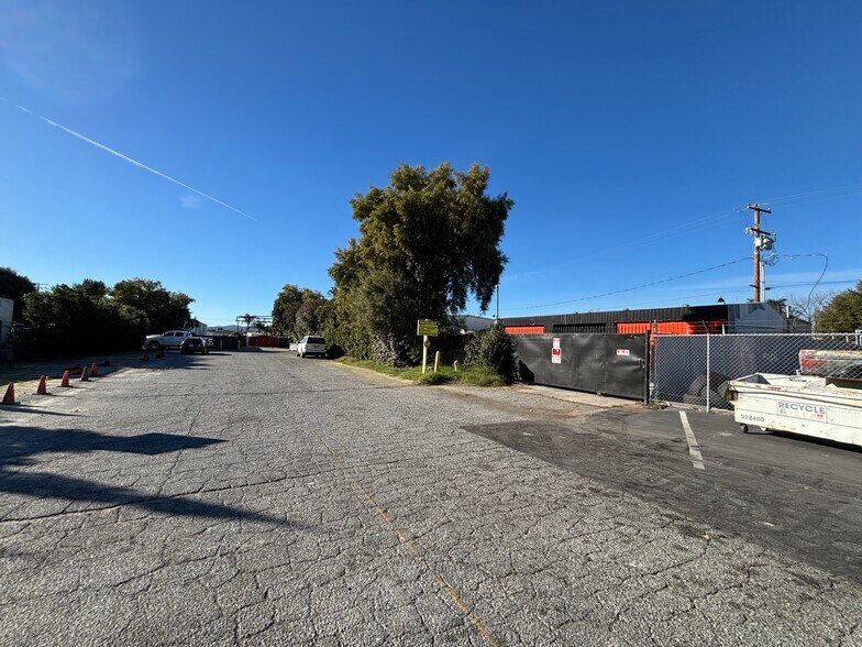 More Photos Of 561 N Palm Ave, Hemet Service For Sale