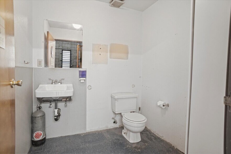 More Photos Of 12734 Branford St, Pacoima Warehouse For Sale