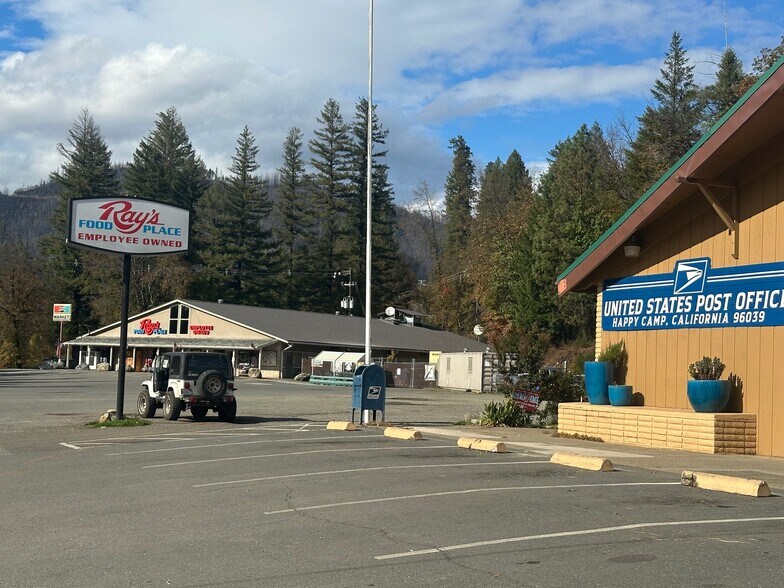 More Photos Of 143 Davis Rd, Happy Camp Storefront For Sale