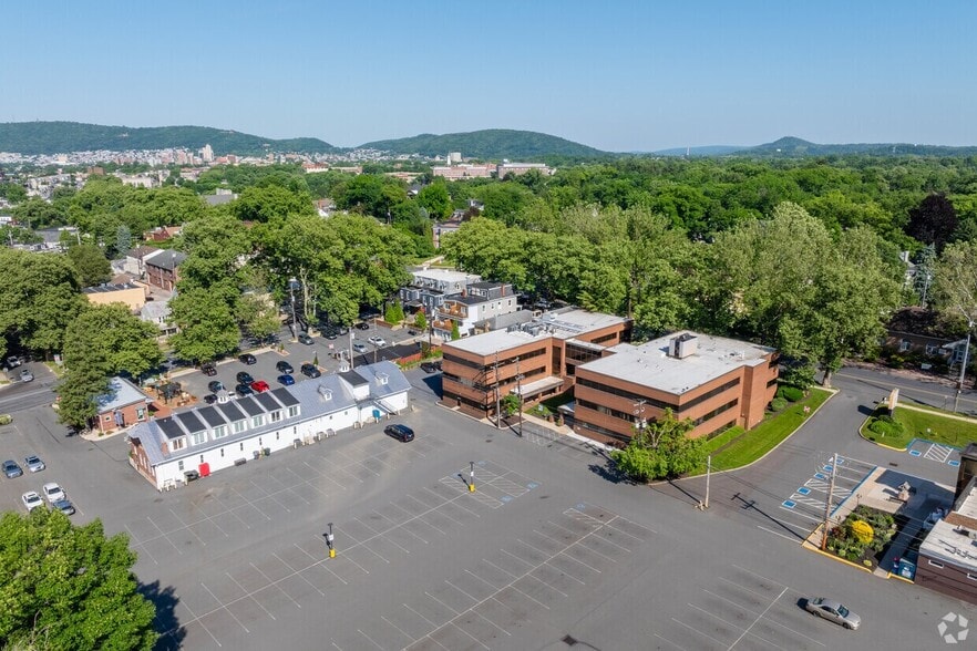 More Photos Of 1235 Penn Ave, Wyomissing Coworking Space