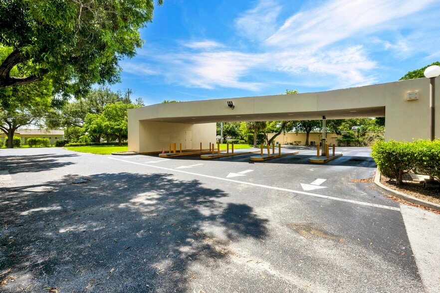 More Photos Of 4820 N Federal Hwy, Lighthouse Point Bank For Sale