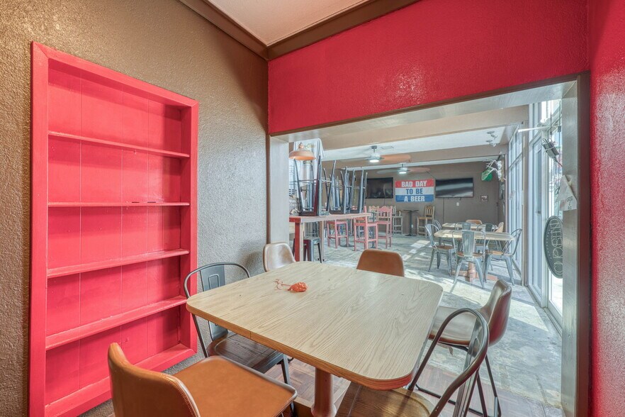 More Photos Of 106 Sunrise Dr, Sunrise Beach Restaurant For Sale