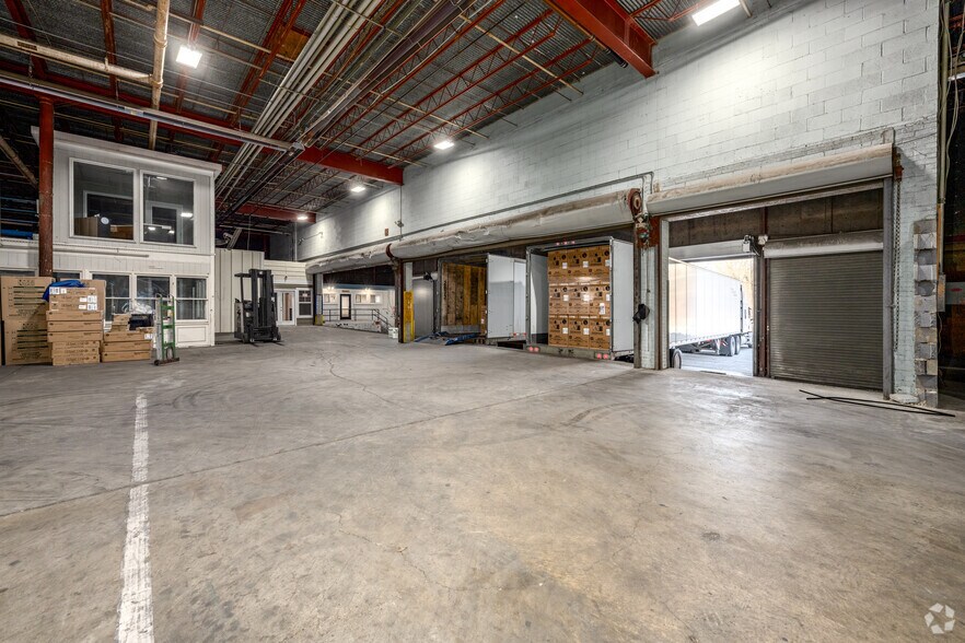 More Photos Of 7000 Old Landover Rd, Landover Warehouse For Lease
