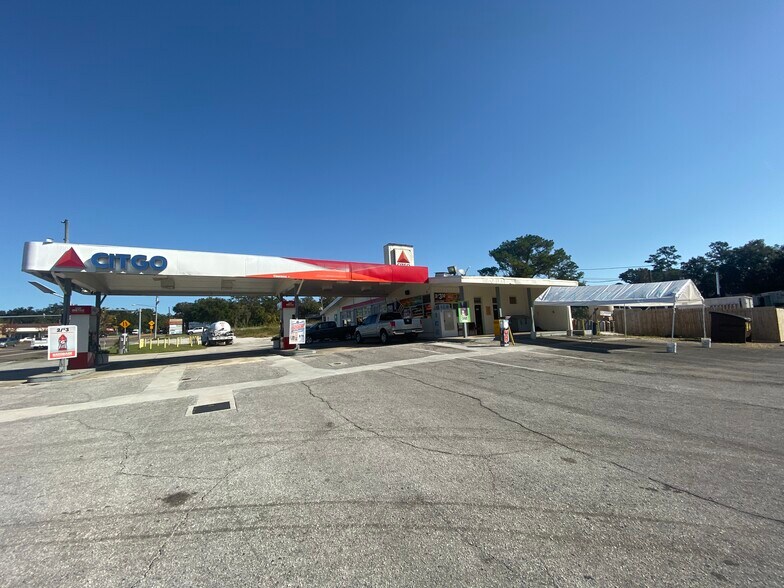 More Photos Of 709 S Broad St, Brooksville Service Station For Sale