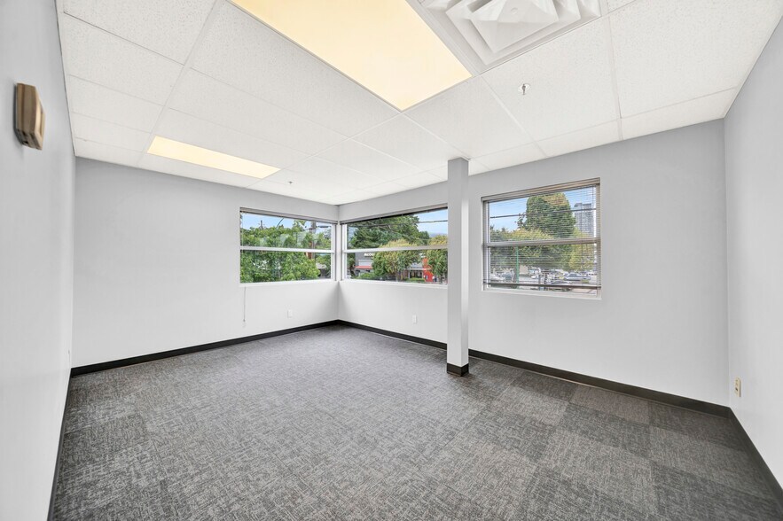 More Photos Of 1355 Main St, North Vancouver District Storefront Retail Office For Lease