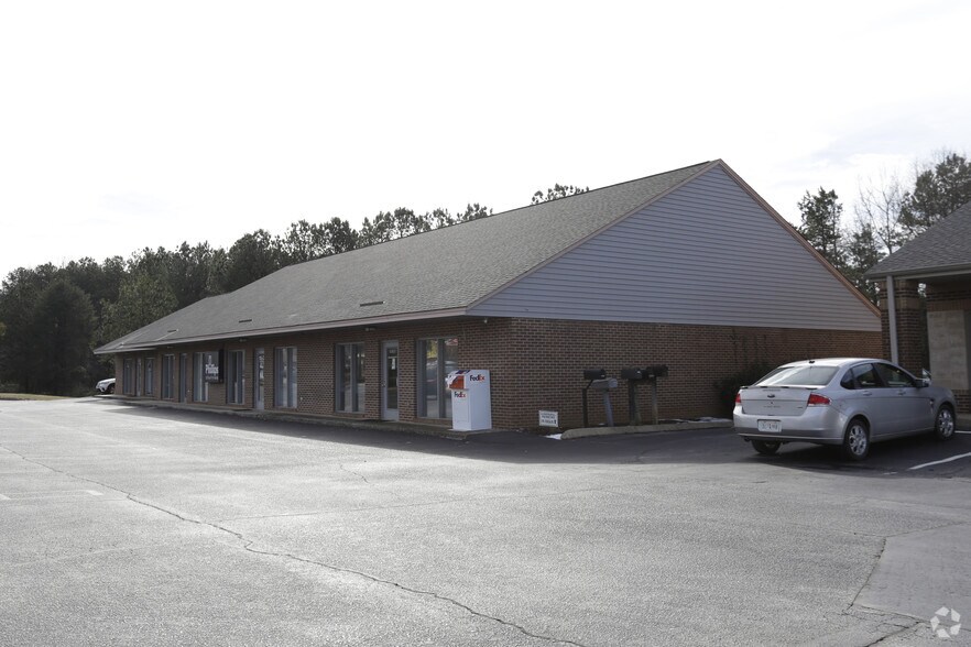 More Photos Of 1107-1115 NE Main St, Simpsonville Unknown For Lease