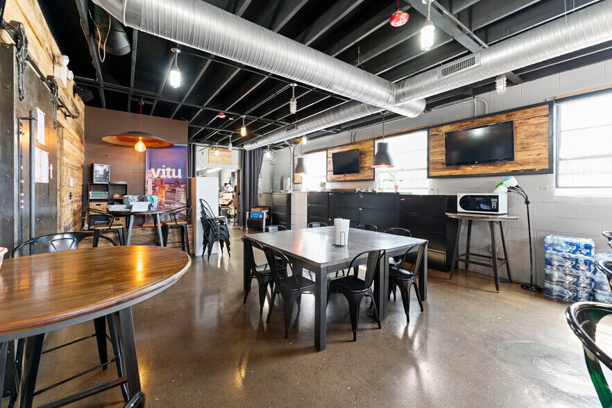 More Photos Of 823 Chadwick St, Indianapolis Storefront Retail Office For Lease