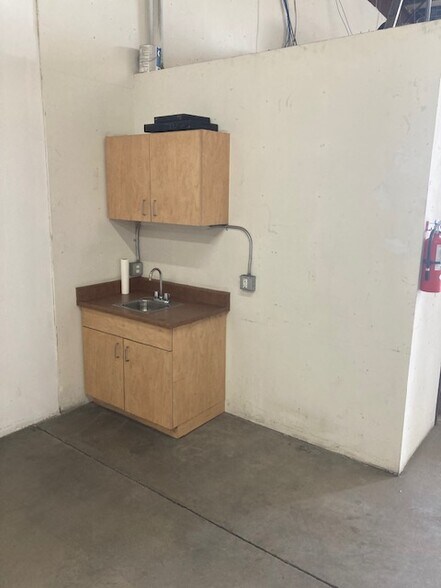 More Photos Of 2100 College Dr, Lake Havasu City Warehouse For Lease