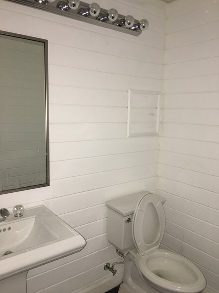 More Photos Of 1784 West Ave, Miami Beach General Retail For Lease