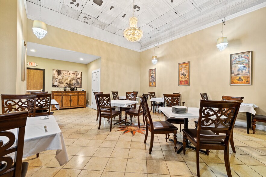 More Photos Of 603 N River St, Hot Springs Hotel For Lease