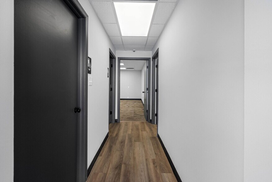 More Photos Of 4412 W Osborne Ave, Tampa Light Distribution For Lease