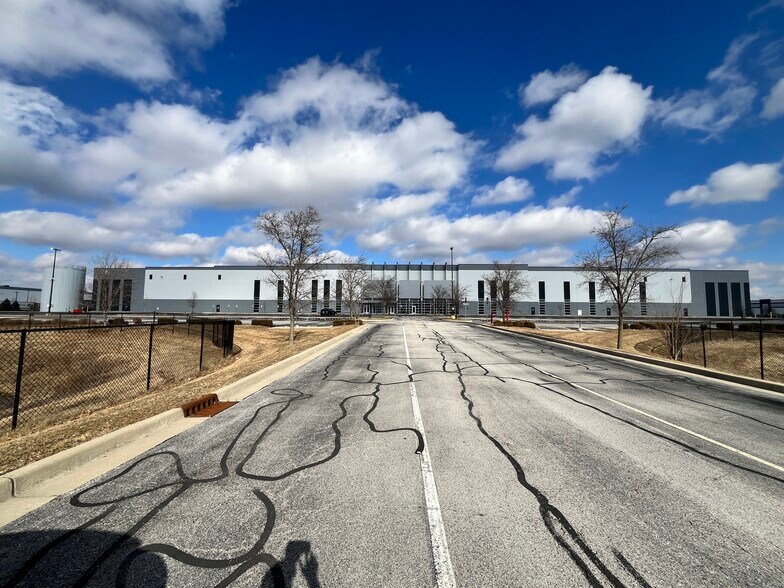 More Photos Of 9590 Allpoints Pky, Plainfield Distribution For Lease