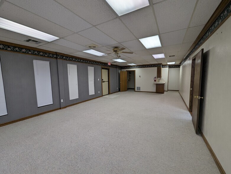 More Photos Of 1006 NW 47th St, Lawton Office For Sale