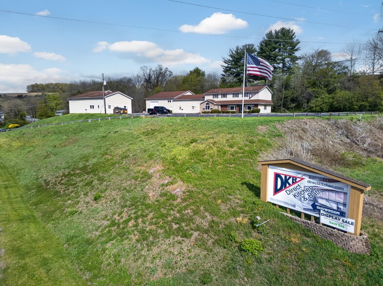 More Photos Of 5585 MacArthur Rd, Whitehall Showroom For Sale