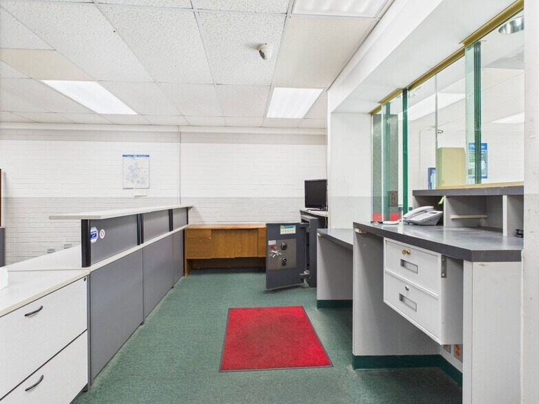More Photos Of 1122 Pasadena Blvd, Pasadena Freestanding For Lease