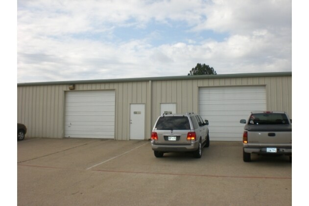 More Photos Of 4614 DC Dr, Tyler Warehouse For Lease