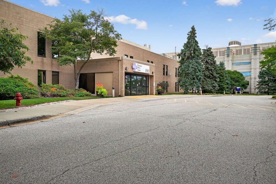 More Photos Of 890 S Garfield Ave, Libertyville Medical For Lease