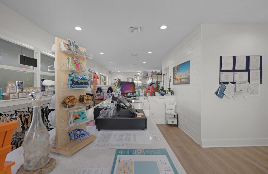 More Photos Of 19950-19980 Overseas Hwy, Sugarloaf Key Office For Sale