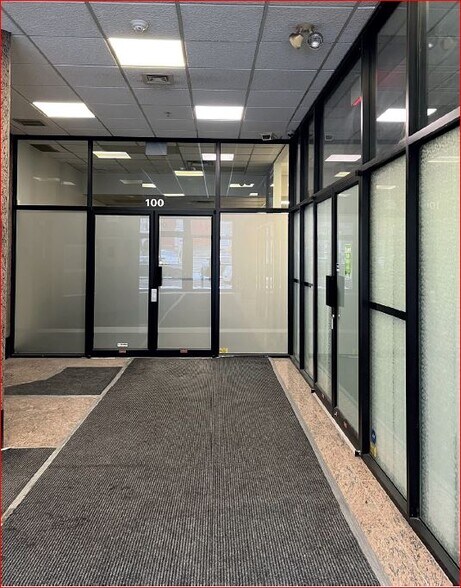 More Photos Of 4110 Rue Wellington, Verdun Office For Lease