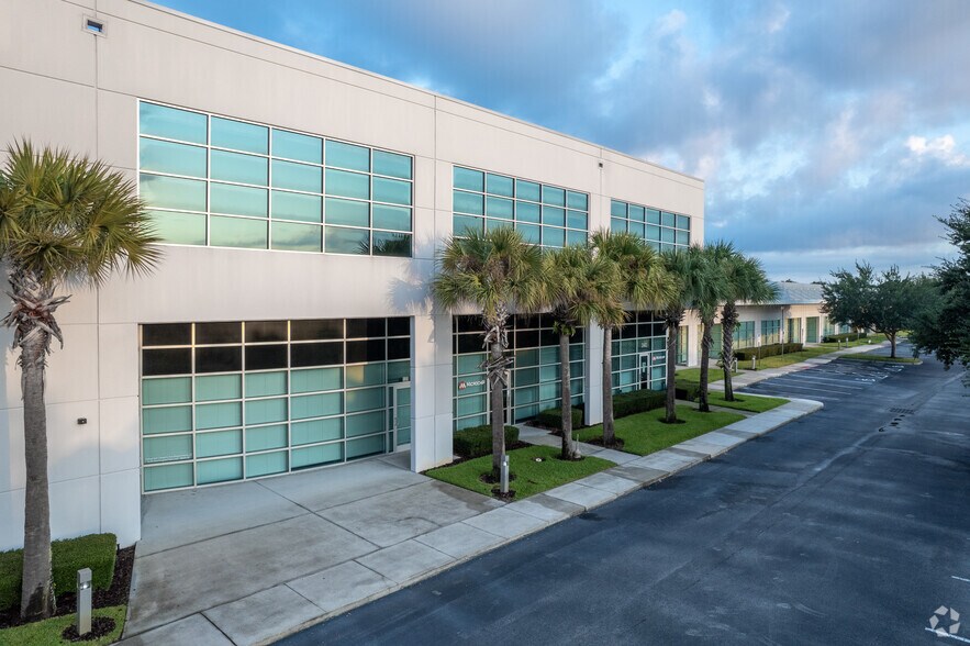 More Photos Of 12612 Challenger Pky, Orlando Unknown For Lease