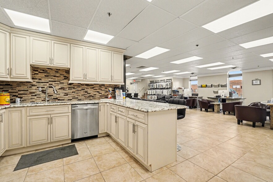 More Photos Of 101 S 17th St, Harrisburg Warehouse For Sale