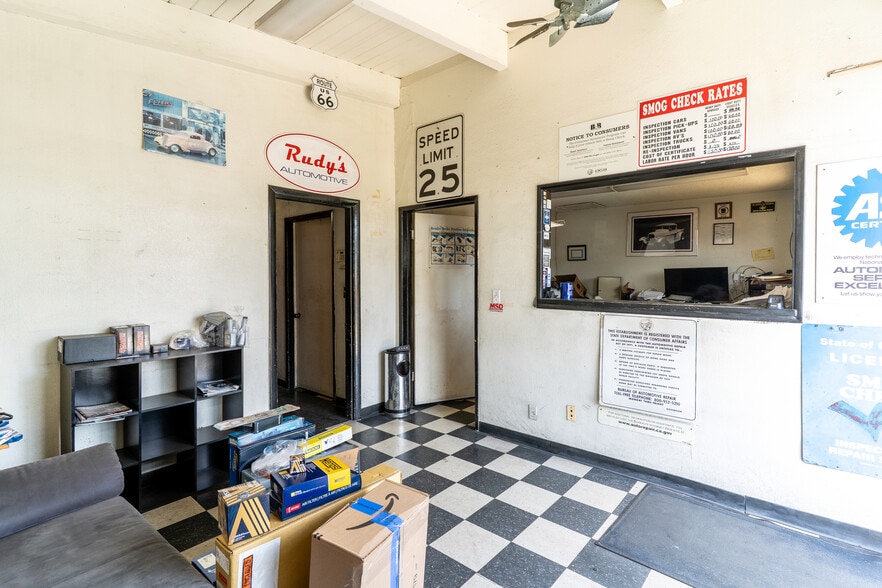 More Photos Of 931-945 W Hoover Ave, Orange Manufacturing For Lease