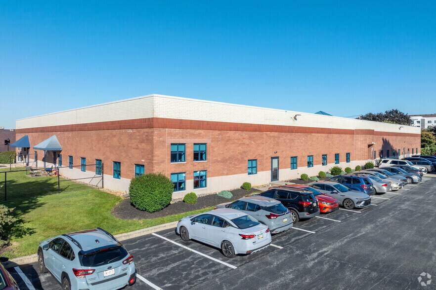 Primary Photo Of 1808 Colonial Village Ln, Lancaster Office For Lease