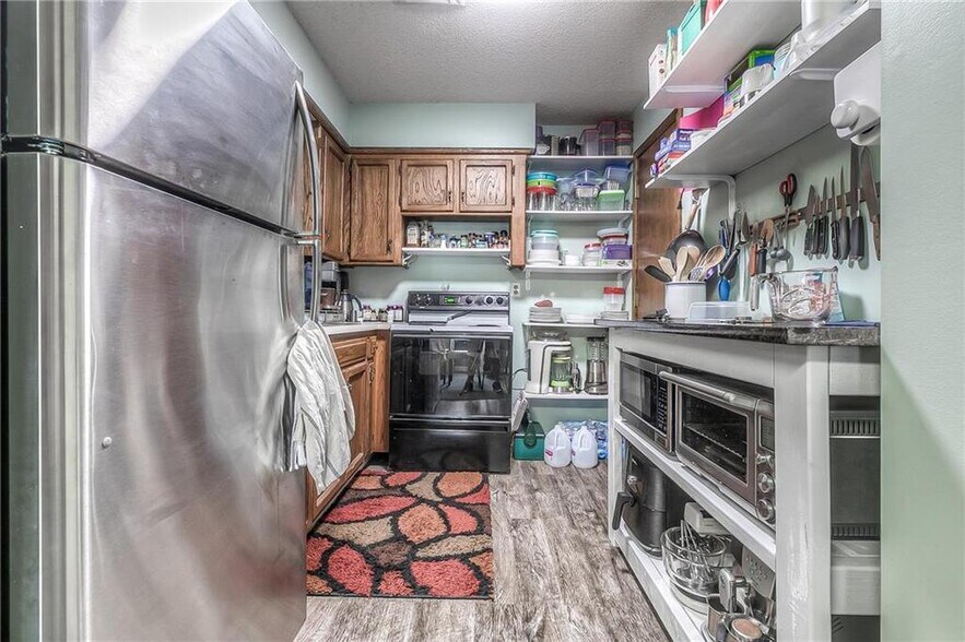 More Photos Of 4 W Monroe St, Buckner Office For Sale