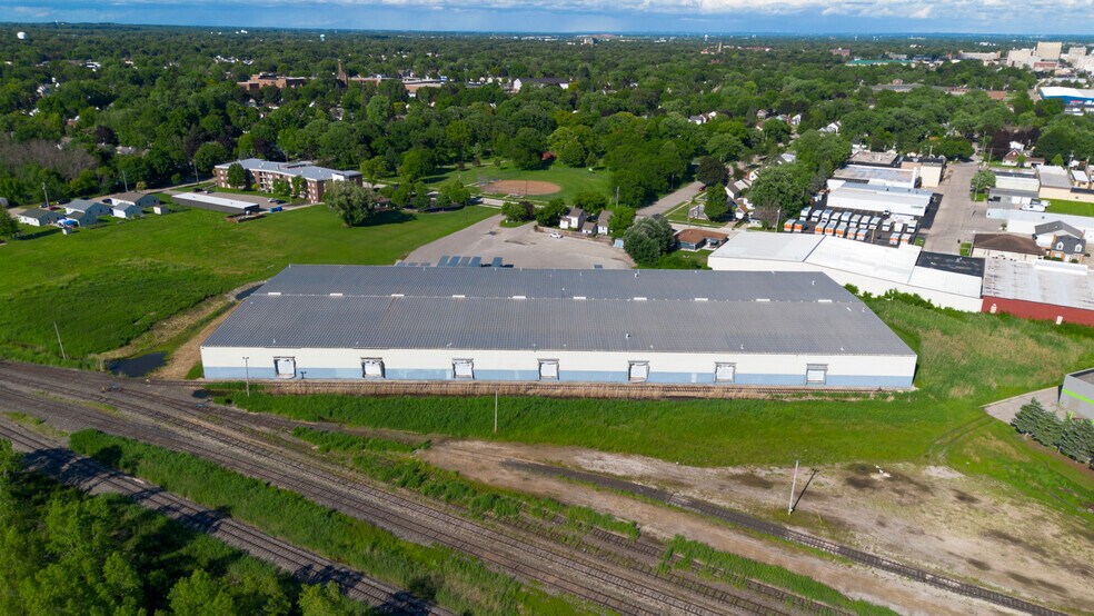 More Photos Of 311 N Linwood Ave, Appleton Warehouse For Lease