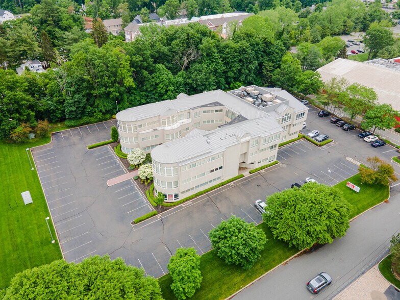 More Photos Of 860 Wyckoff Ave, Mahwah Medical For Lease