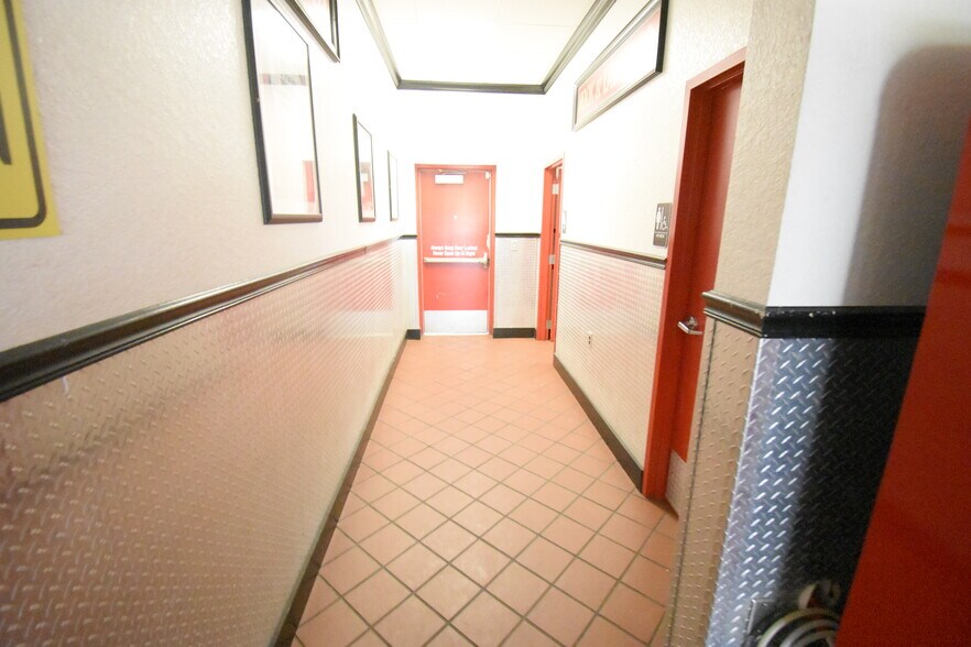 More Photos Of 253 N Bypass 35, Alvin Storefront For Lease