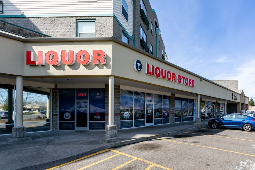 More Photos Of 11930 NE Glisan St, Portland Unknown For Lease