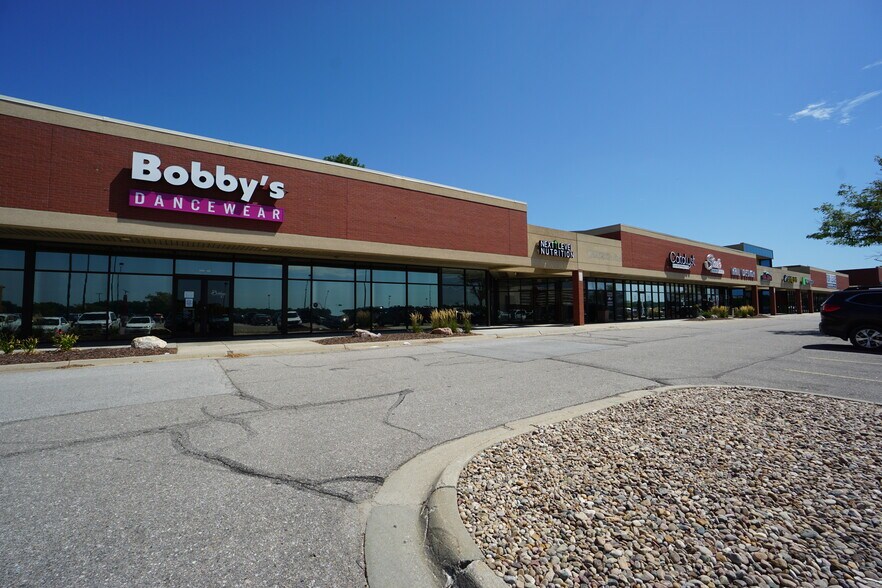 More Photos Of 5400-5450 S 56th St, Lincoln Supermarket For Lease